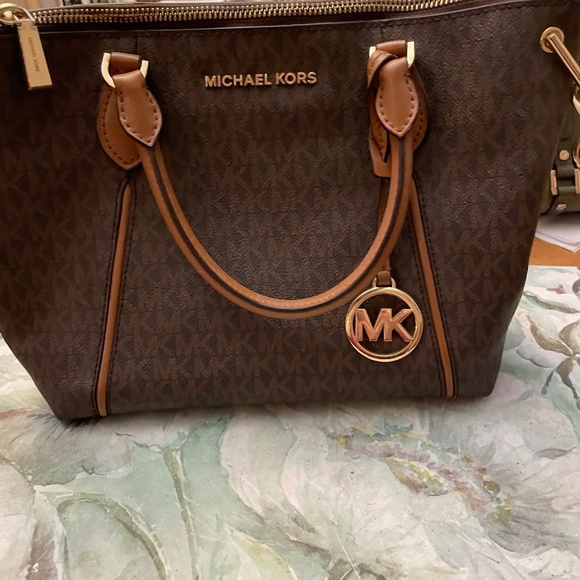 Purse - Picture 1 of 1